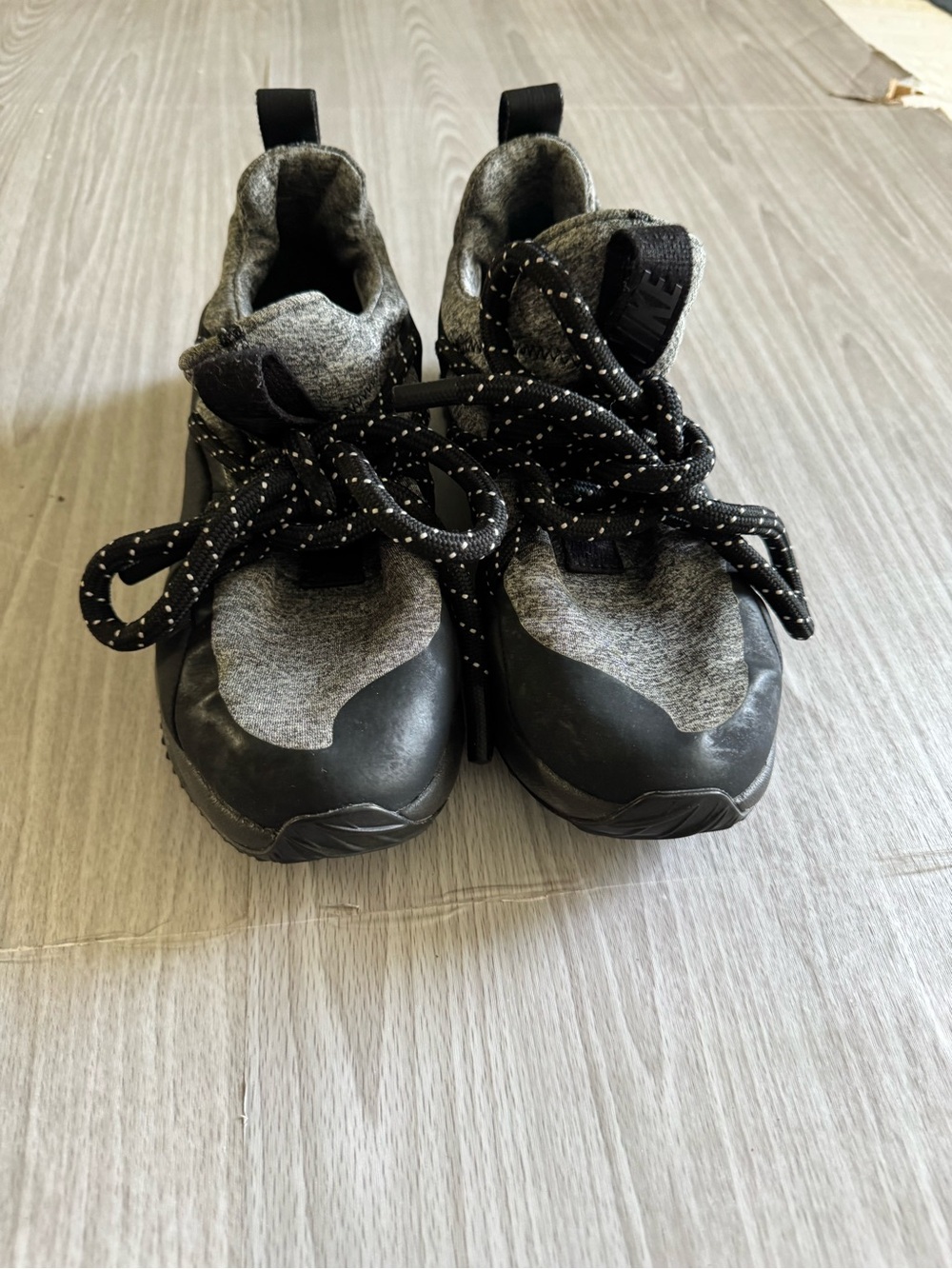 Nike Girls Black and Gray High-Top Sneakers